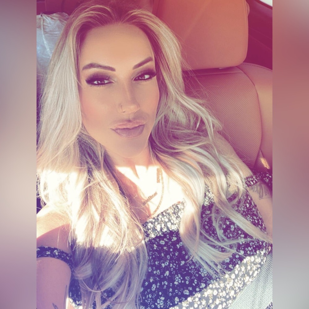 FOLLOW ME!!! ❤️💄💋 - Picture 2 of 6